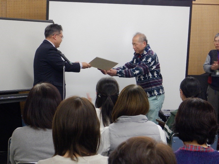 画像:表彰状授与