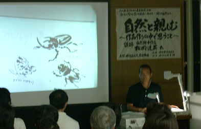 写真：控室で描かれた昆虫の絵
