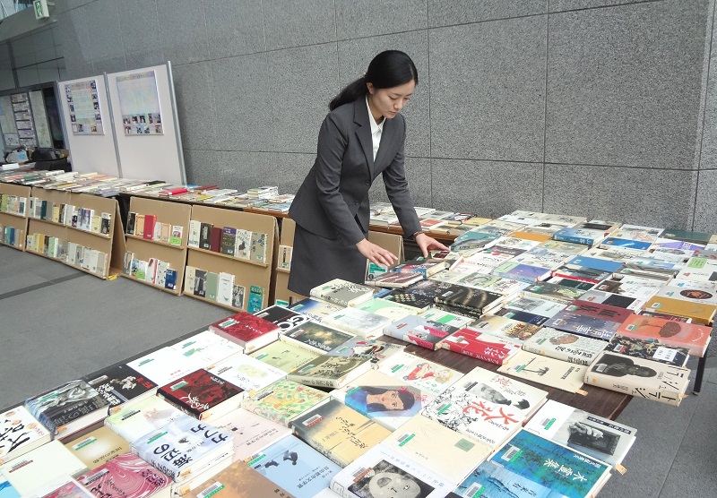 画像：読書会で取り上げた本の展示