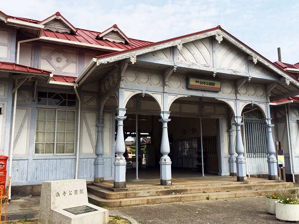 浜寺公園駅の駅舎