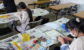 画像:おたのしみ袋を作成するこども司書