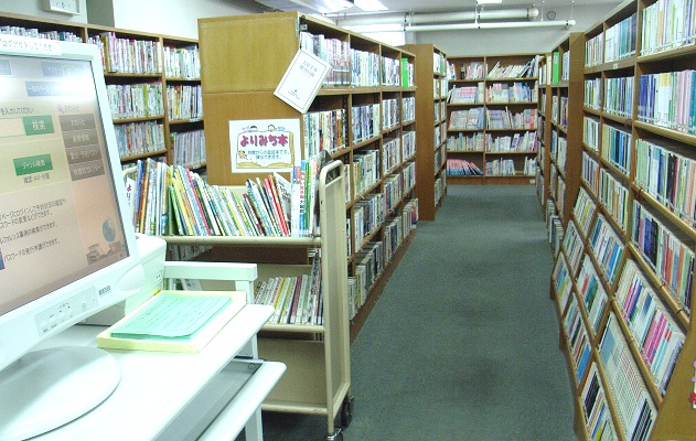 青少年センター図書室閲覧室